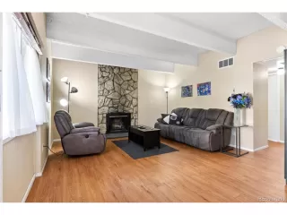 Photo #5: 4403251 Listing