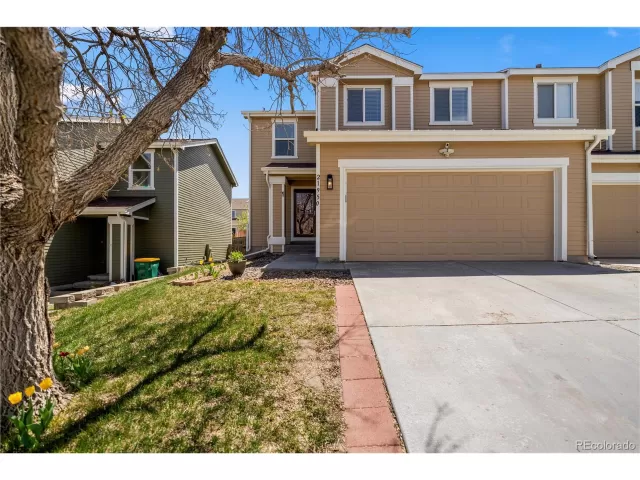 MLS: 4403822 Condo For Sale