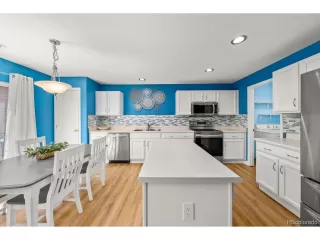 Photo #6: 4403822 Listing