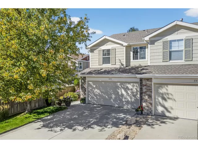 MLS: 4404189 Condo For Sale