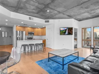 Photo #2: 4404313 Listing