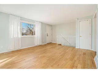 Photo #6: 4404424 Listing