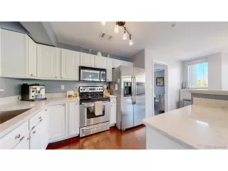 Photo #4: 4404587 Listing