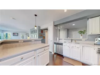 Photo #5: 4404587 Listing