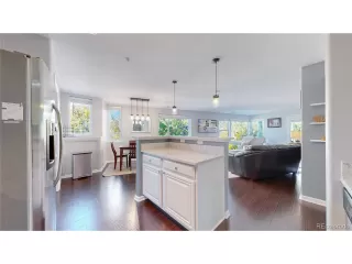 Photo #6: 4404587 Listing