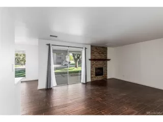 Photo #3: 4404702 Listing