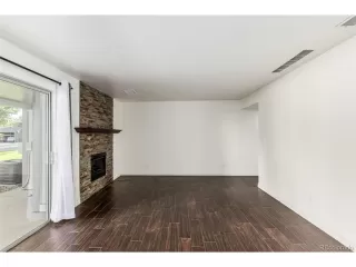 Photo #4: 4404702 Listing