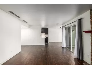 Photo #5: 4404702 Listing