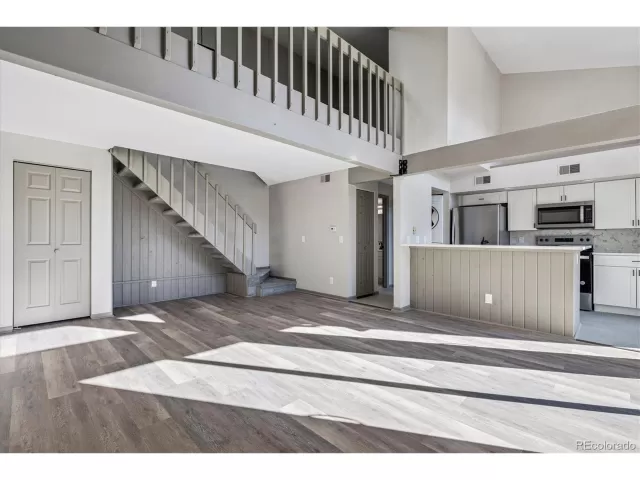 MLS: 4404962 Condo For Sale