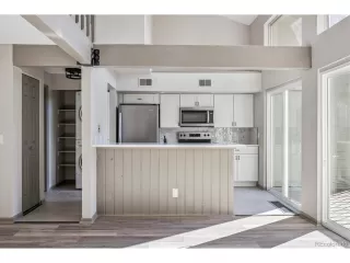 Photo #6: 4404962 Listing