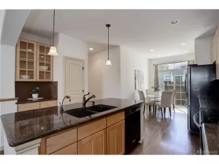 Photo #5: 4407418 Listing