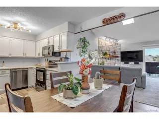 Photo #4: 4408780 Listing 