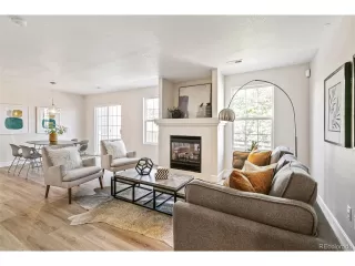 Photo #4: 4409396 Listing