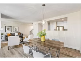 Photo #5: 4409396 Listing