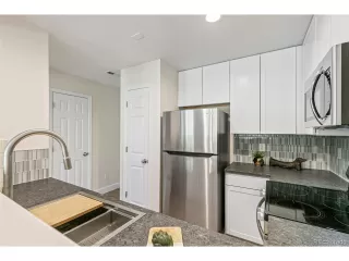 Photo #6: 4409396 Listing