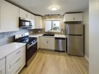 Photo #3: 4409905 Listing