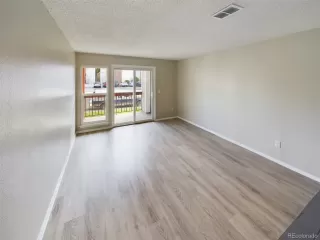 Photo #4: 4409905 Listing