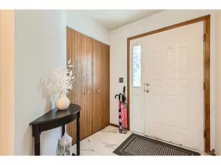 Photo #4: 4412529 Listing