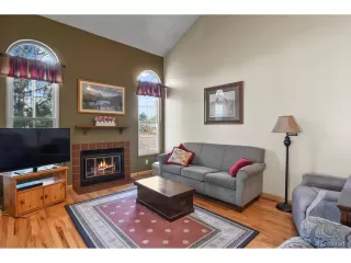 Photo #4: 4412810 Listing