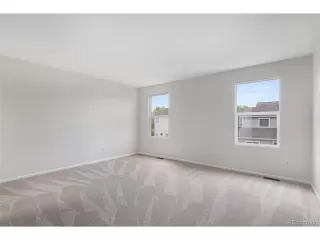 Photo #5: 4412858 Listing