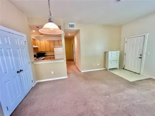 Photo #5: 4413358 Listing 