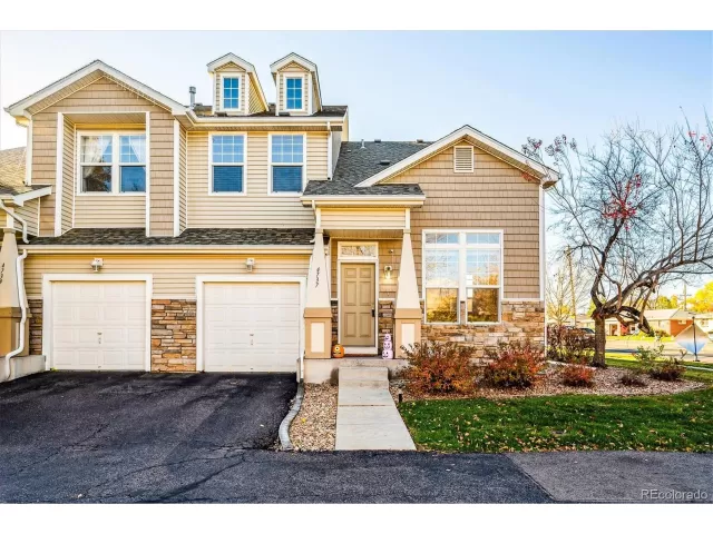 MLS: 4413612 Condo For Sale