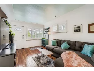 Photo #2: 4414917 Listing 