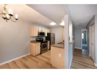 Photo #5: 4414989 Listing