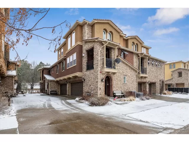 MLS: 4415742 Condo For Sale