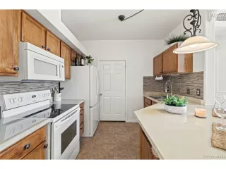 Photo #6: 4415913 Listing