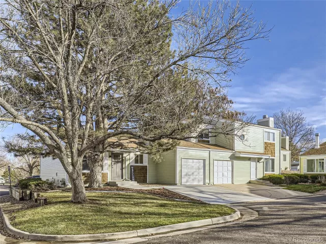 MLS: 4416297 Condo For Sale