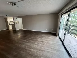 Photo #4: 4417137 Listing