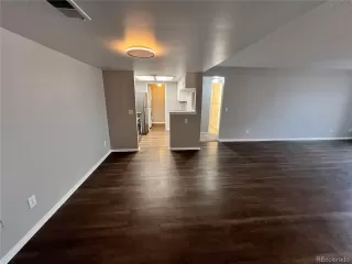 Photo #5: 4417137 Listing