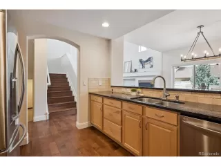 Photo #4: 4417402 Listing