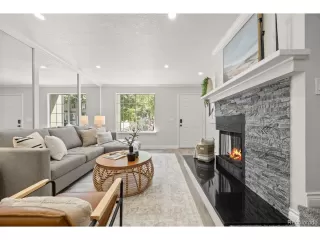 Photo #6: 4419106 Listing