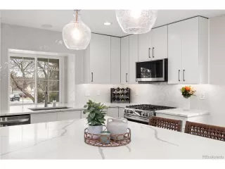 Photo #2: 4421738 Listing 