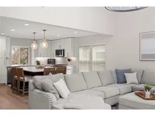 Photo #5: 4421738 Listing 