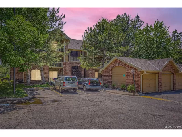 MLS: 4422927 Condo For Sale