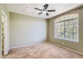 Photo #5: 4422927 Listing