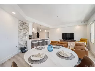 Photo #4: 4424279 Listing