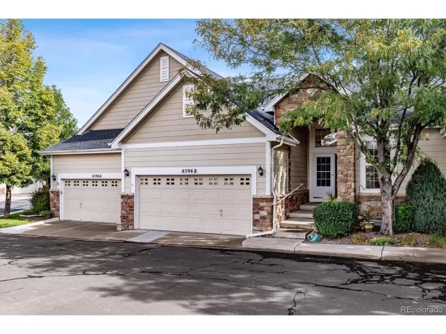 MLS: 4425854 Condo For Sale