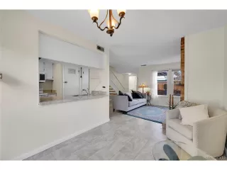 Photo #6: 4426997 Listing