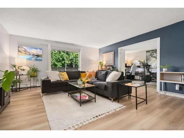 MLS: 4427096 Condo For Sale