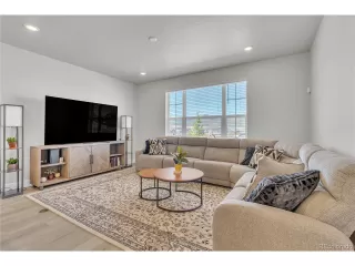 Photo #3: 4428142 Listing