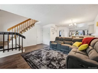 Photo #5: 4431137 Listing