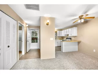 Photo #5: 4431520 Listing