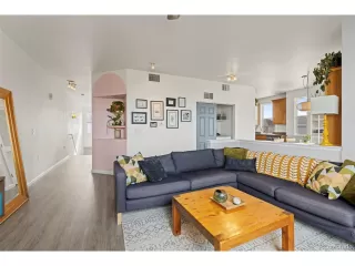 Photo #5: 4432484 Listing