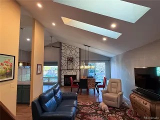 Photo #5: 4433627 Listing