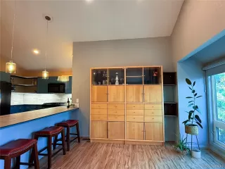 Photo #6: 4433627 Listing