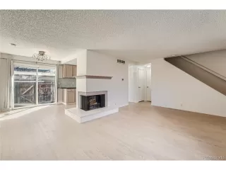 Photo #5: 4433660 Listing